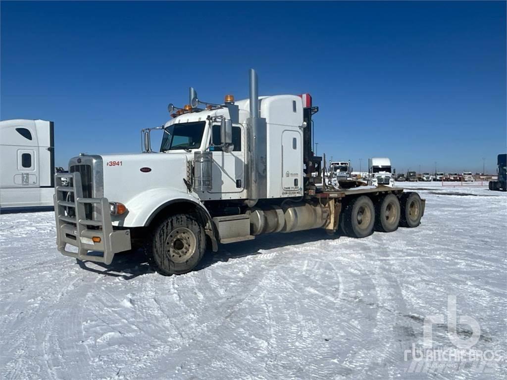 Peterbilt 367 Vrachtwagen met vlakke laadvloer en lier