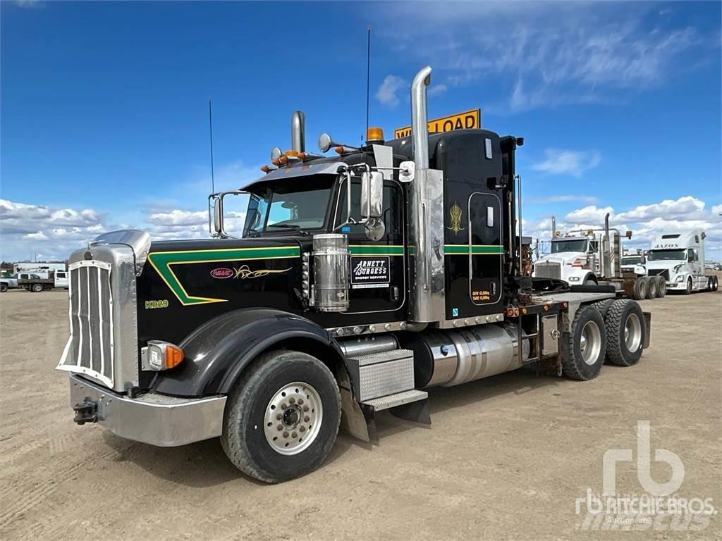 Peterbilt 367 Vrachtwagen met vlakke laadvloer en lier