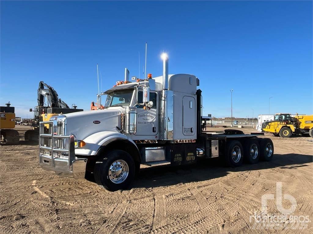 Peterbilt 378 Vrachtwagen met vlakke laadvloer en lier