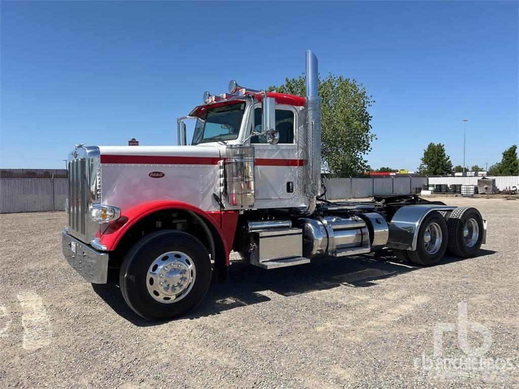 Peterbilt 389 Trekkers