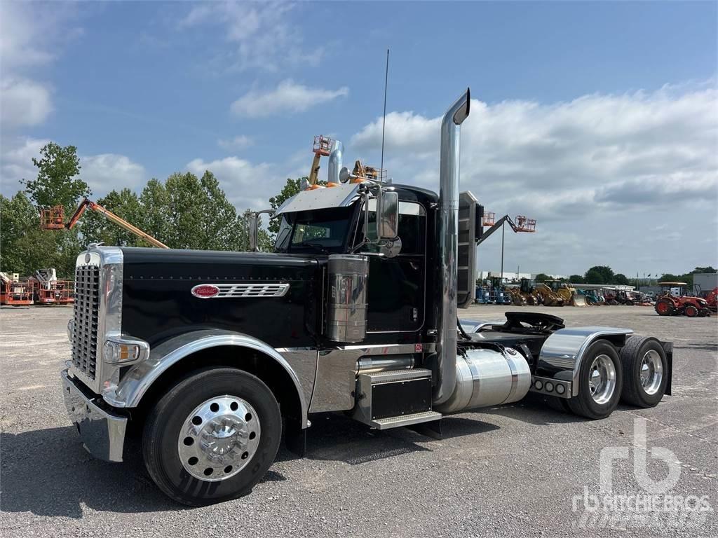 Peterbilt 389 Trekkers