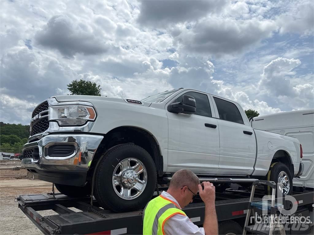 RAM 2500 Bestelwagens met open laadbak