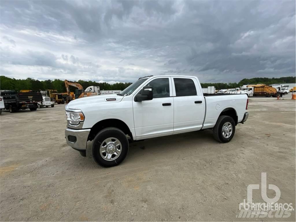 RAM 2500 Bestelwagens met open laadbak