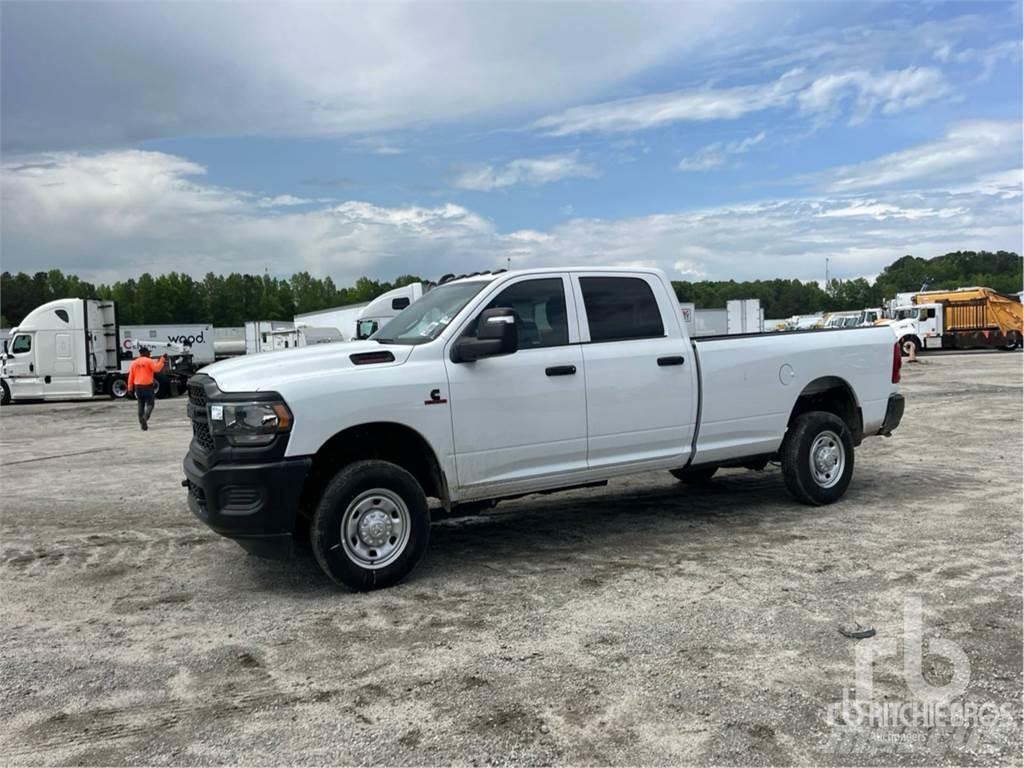 RAM 2500 Bestelwagens met open laadbak
