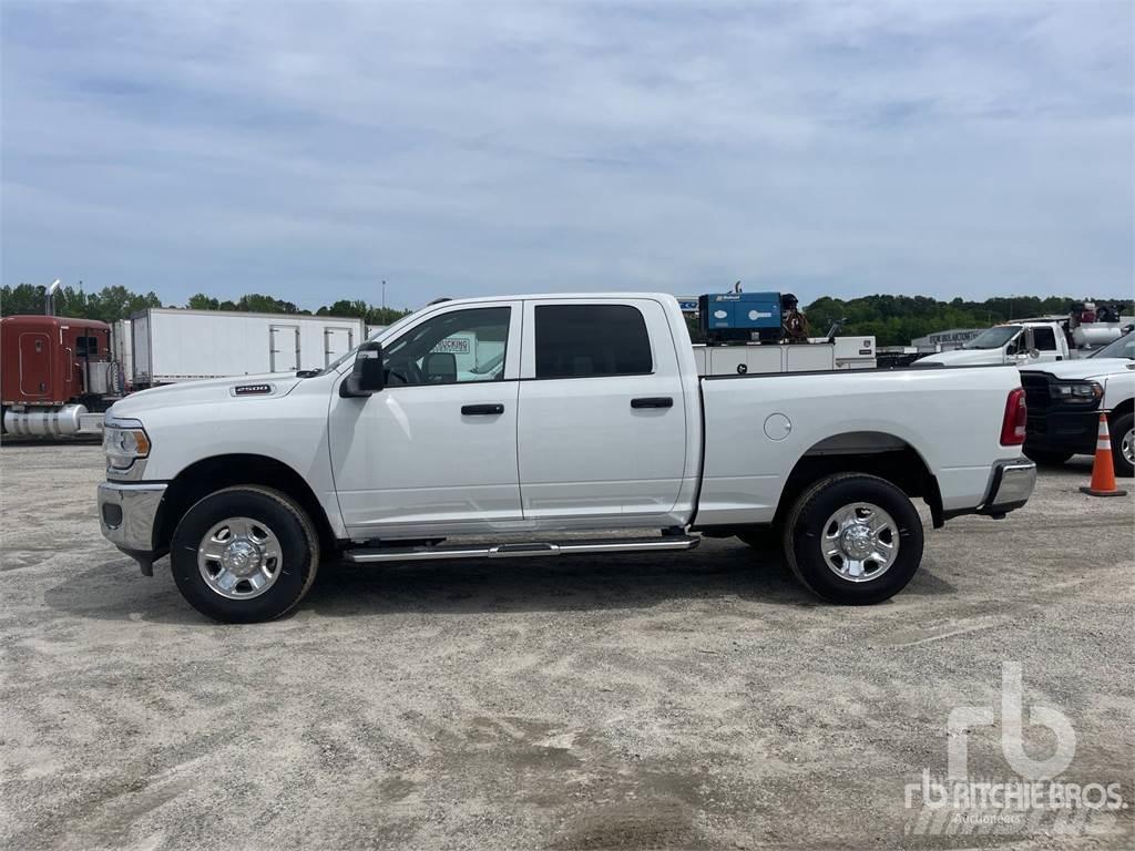 RAM 2500 Bestelwagens met open laadbak