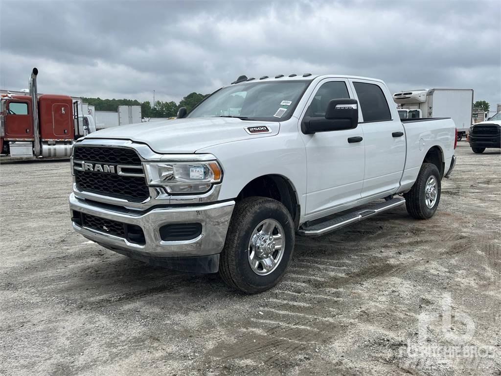RAM 2500 Bestelwagens met open laadbak