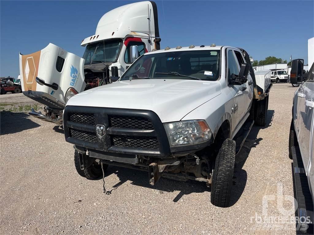 RAM 5500 Vrachtwagen met vlakke laadvloer en lier