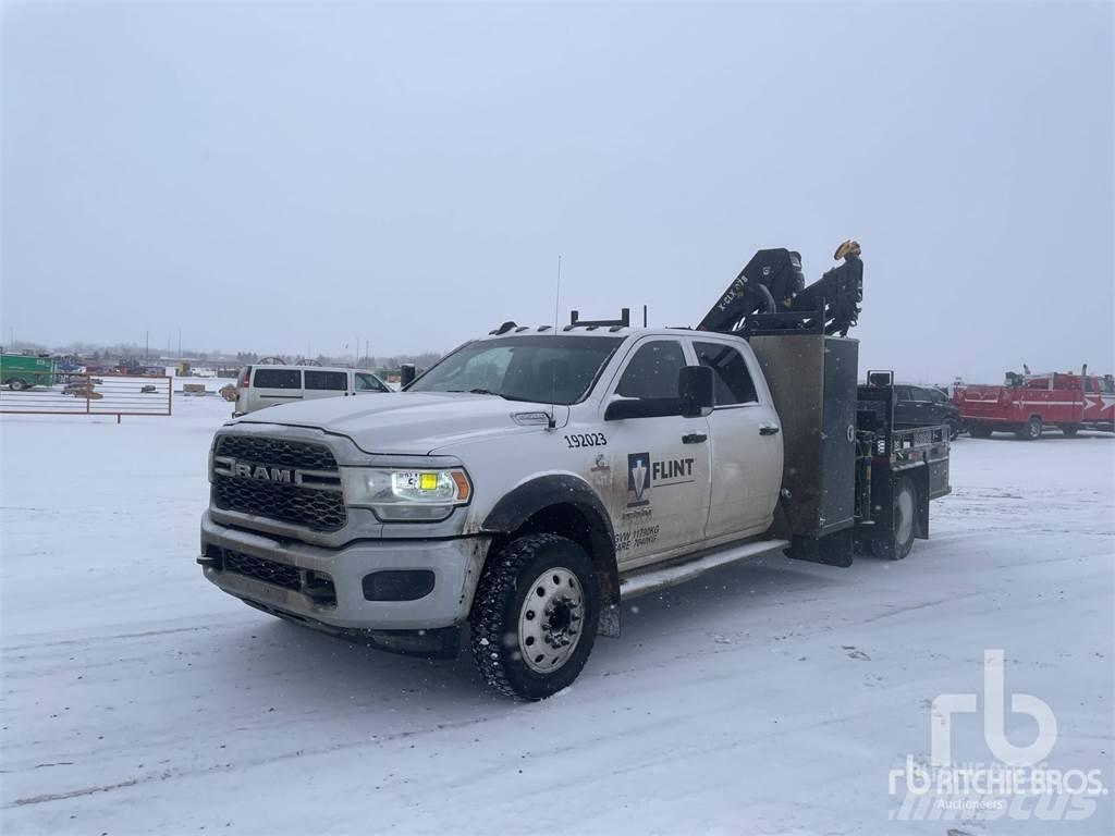 RAM 5500 Vlakke laadvloer met kraan