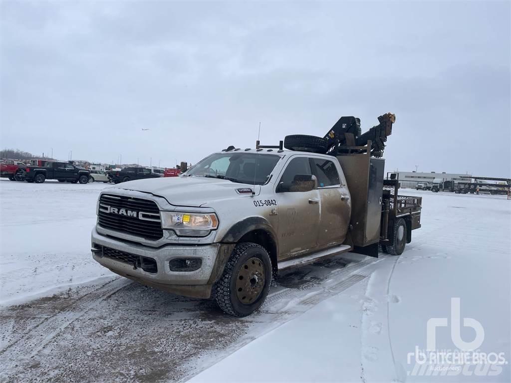 RAM 5500 Vlakke laadvloer met kraan