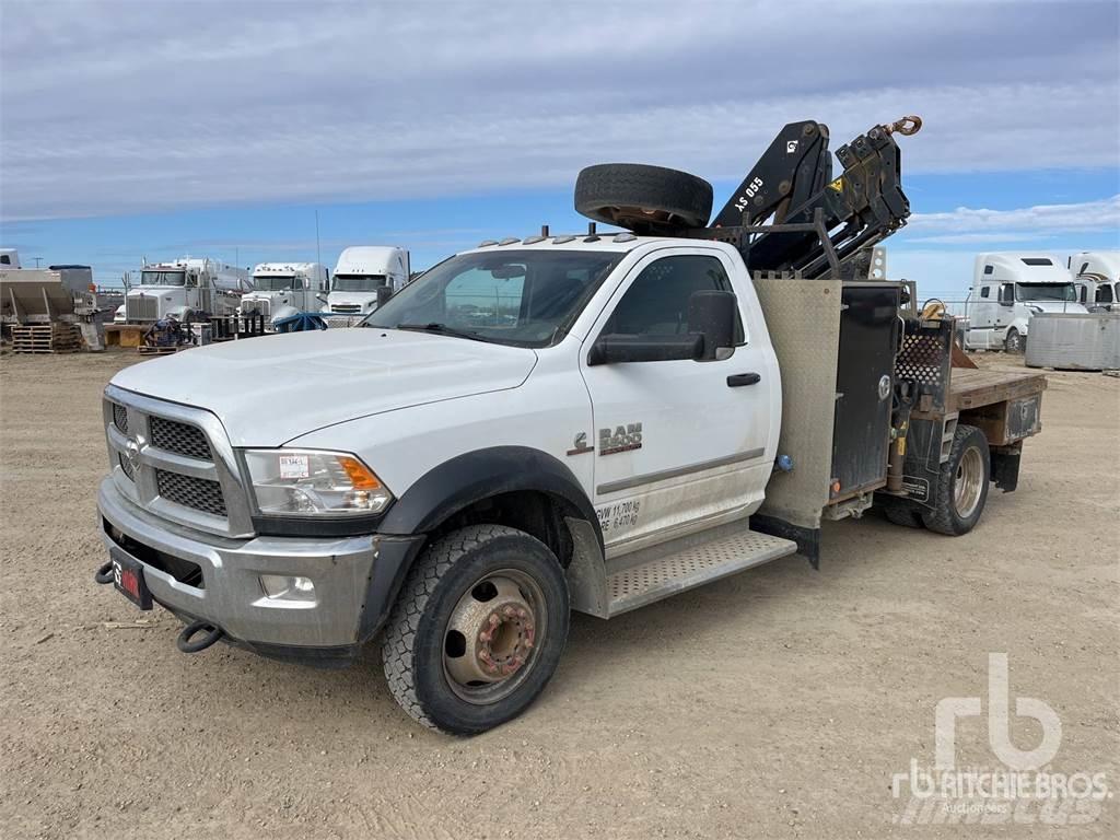 RAM 5500 Vlakke laadvloer met kraan