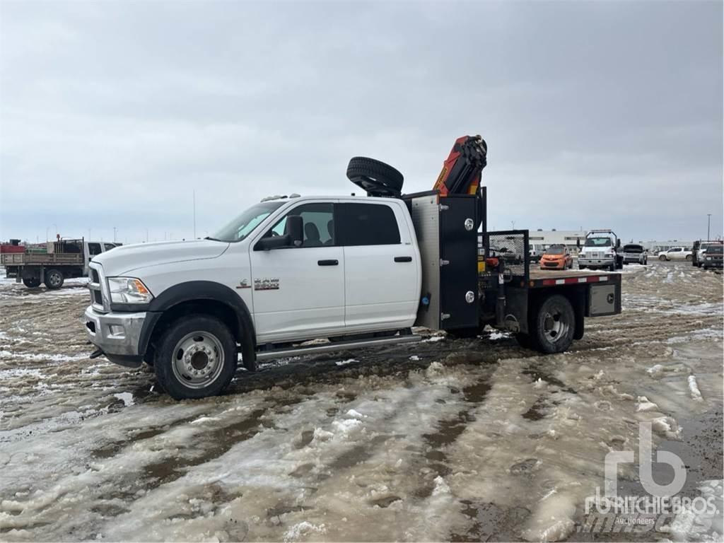 RAM 5500 Vlakke laadvloer met kraan