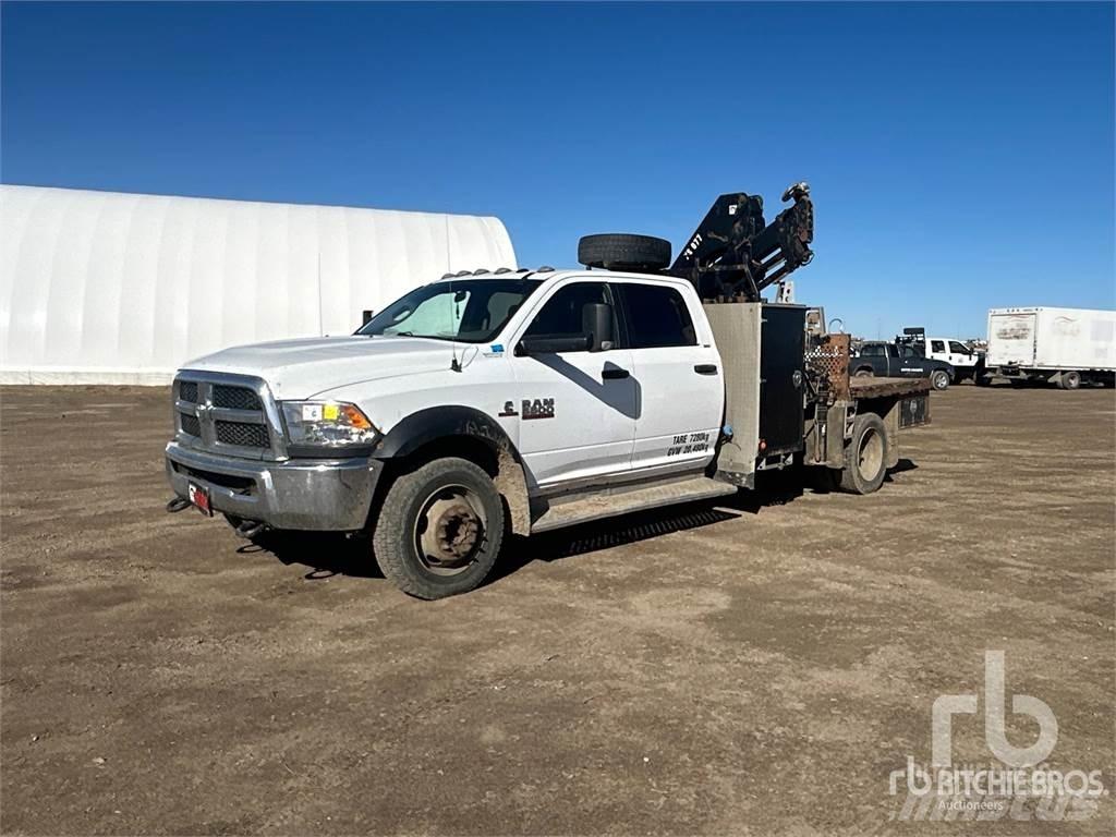 RAM 5500 Vlakke laadvloer met kraan