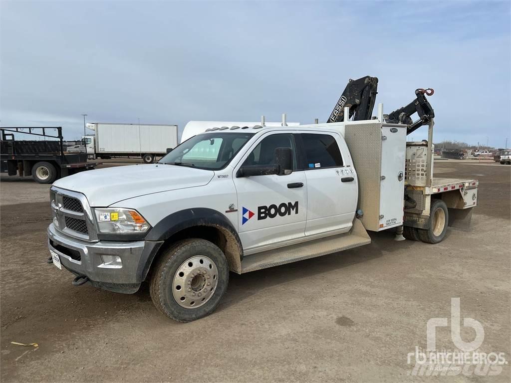 RAM 5500 Vlakke laadvloer met kraan