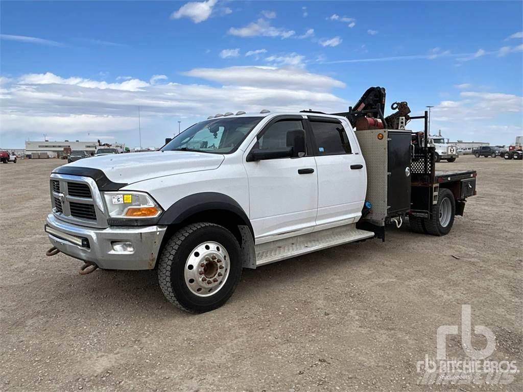 RAM 5500 Vlakke laadvloer met kraan