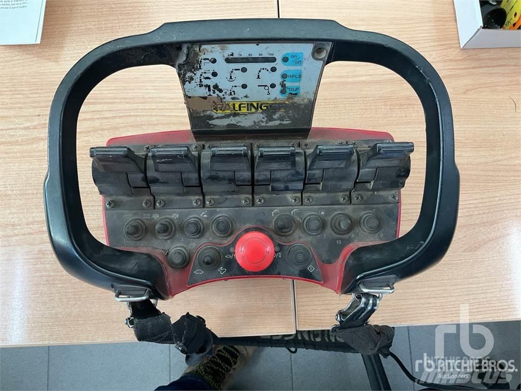 Renault PREMIUM Vlakke laadvloer met kraan