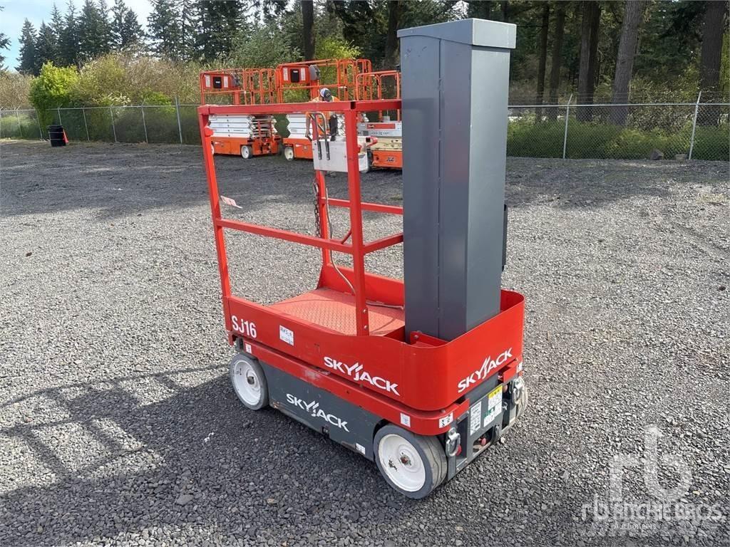 SkyJack SJ16 Schaarhoogwerkers