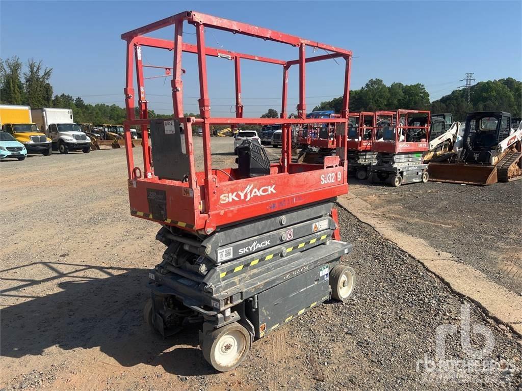 SkyJack SJ3219 Schaarhoogwerkers