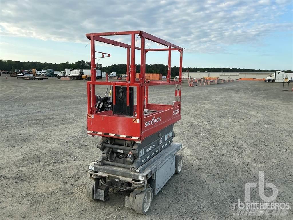 SkyJack SJ3219 Schaarhoogwerkers
