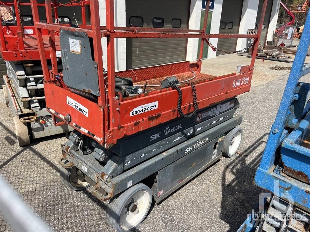 SkyJack SJ3220 Schaarhoogwerkers