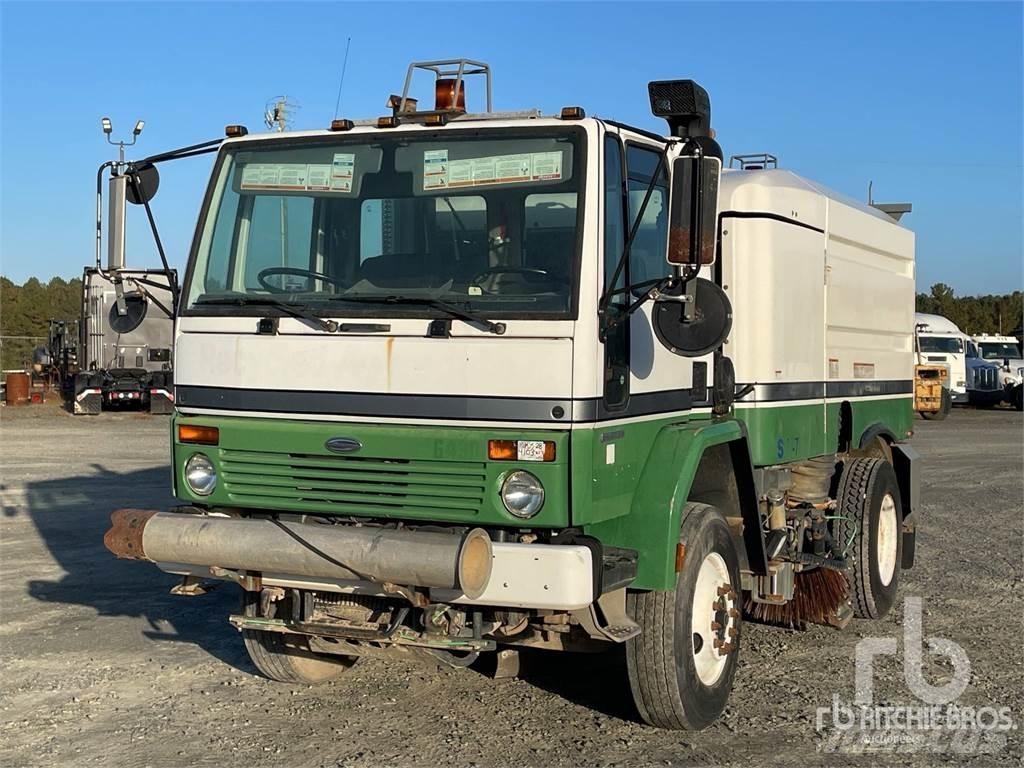 Sterling SC8000 Veegwagens