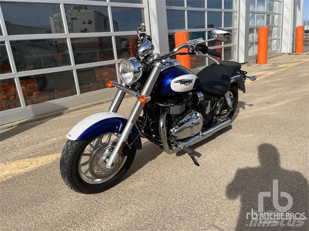 Triumph AMERICA Auto's