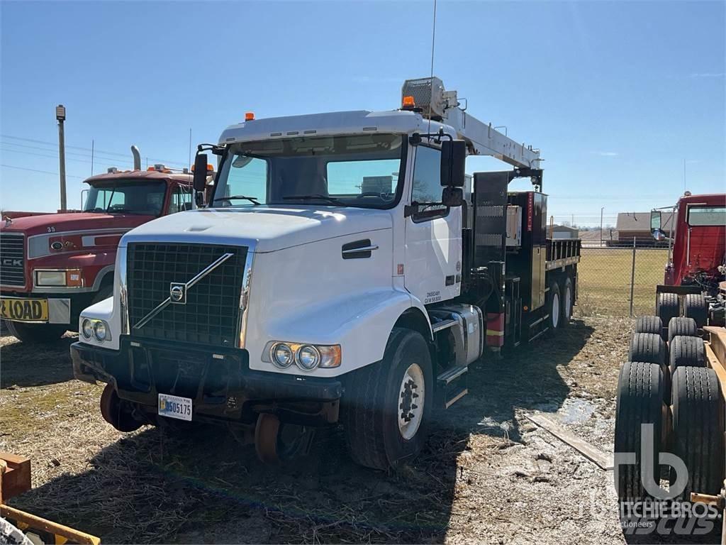 Volvo VHD Vlakke laadvloer met kraan