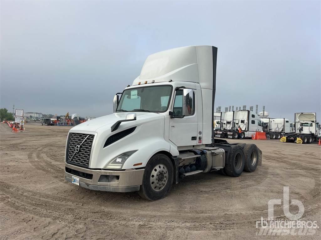 Volvo VNL300 Trekkers