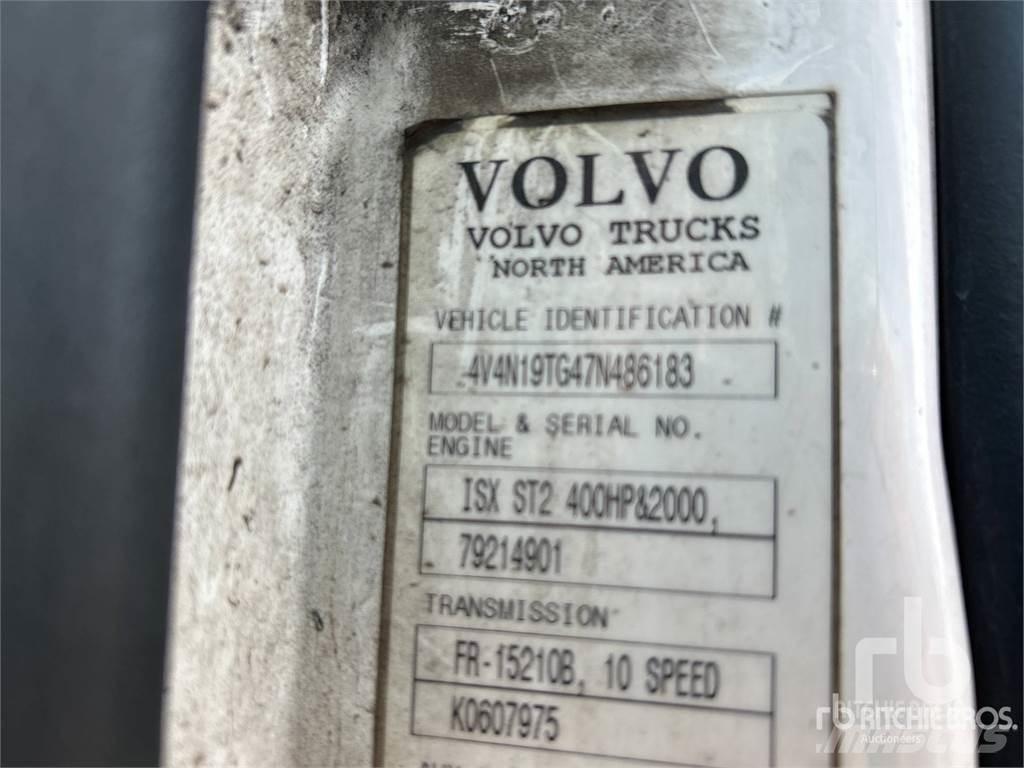 Volvo VNL42T Trekkers