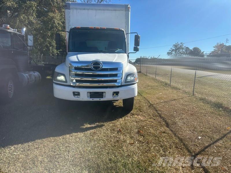 Hino 258LP Bakwagens met gesloten opbouw