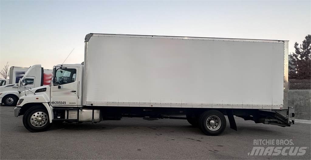 Hino 268A Bakwagens met gesloten opbouw