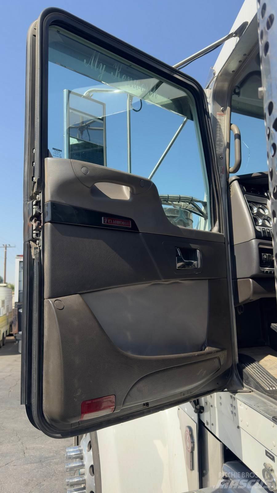 Kenworth W900 Trekkers