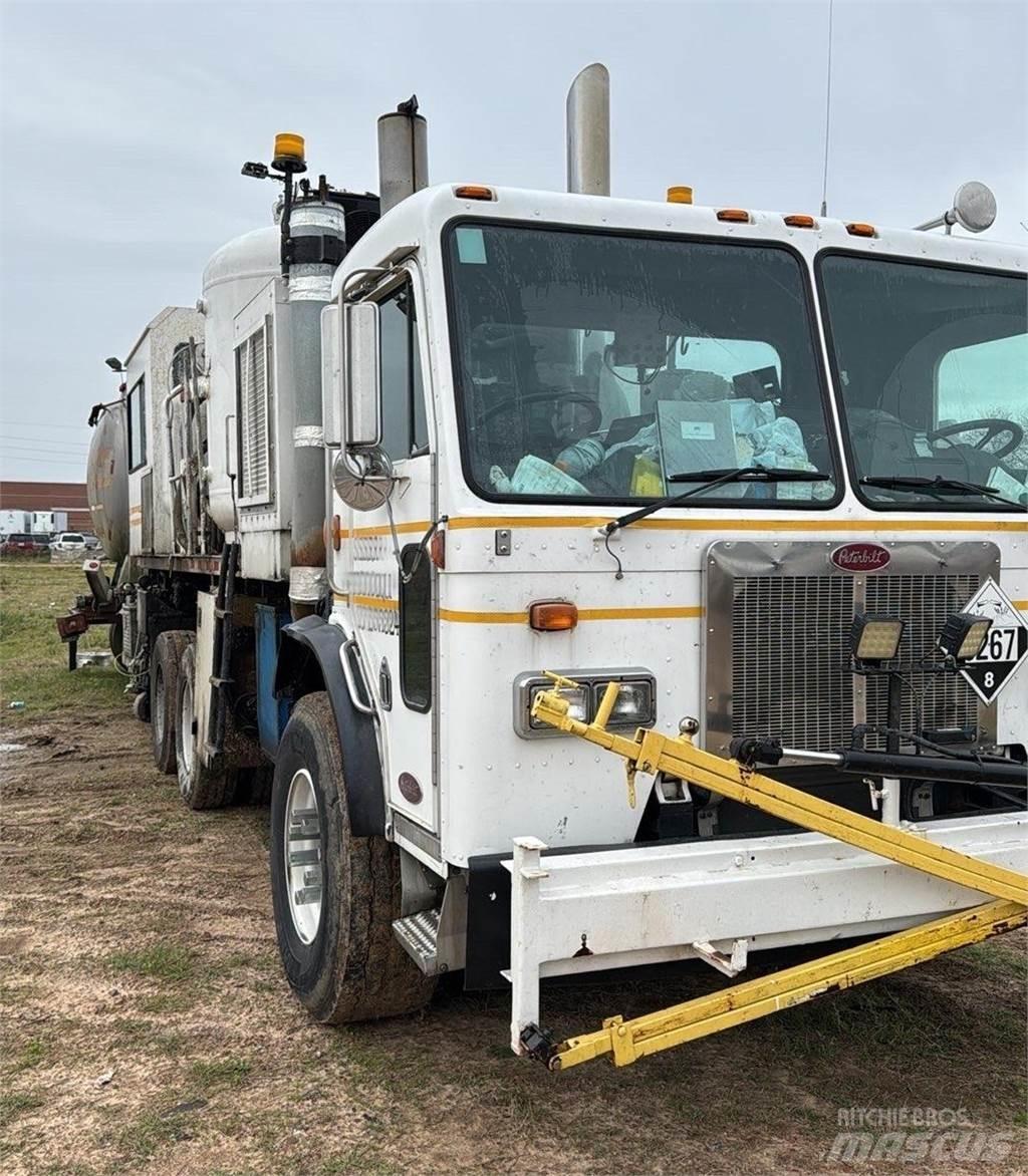 Peterbilt 320 Anders