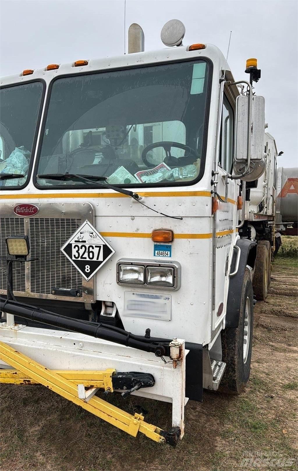 Peterbilt 320 Anders