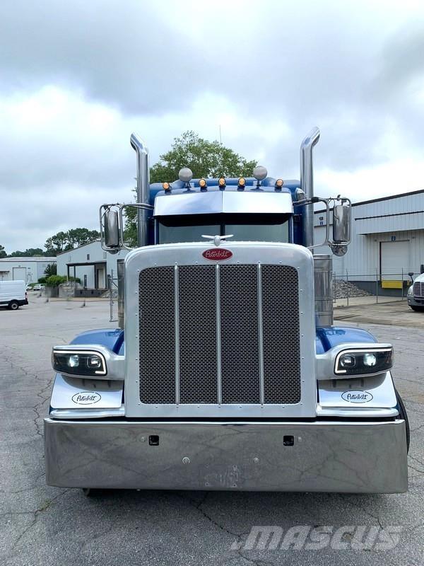 Peterbilt 389 Trekkers