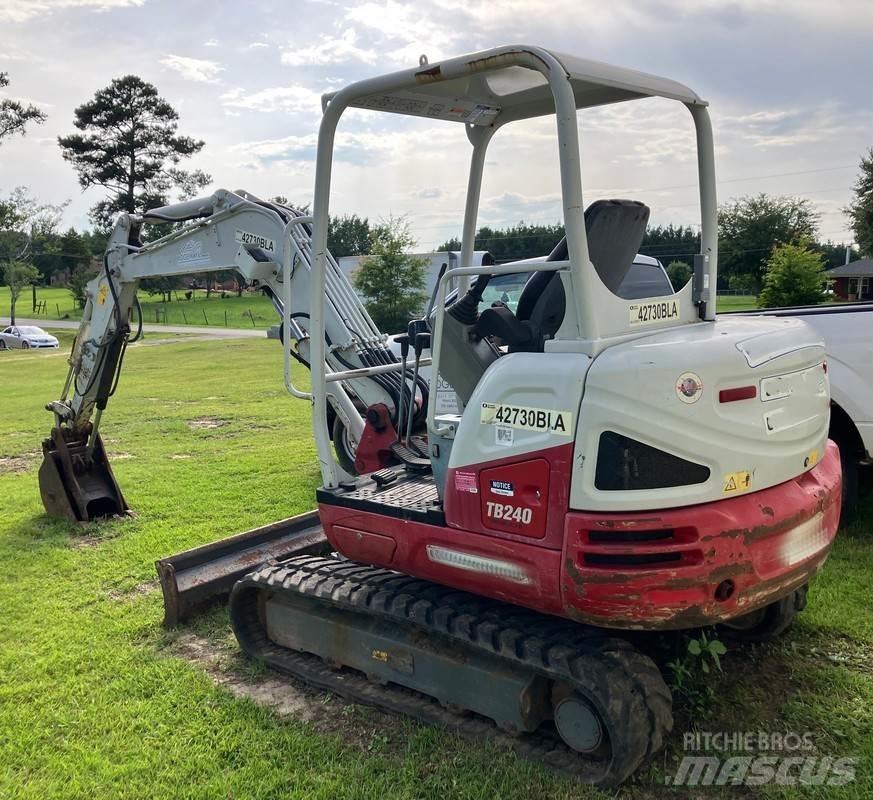 Takeuchi TB240 Midigraafmachines 7t - 12t