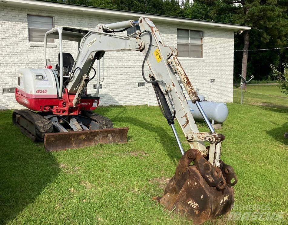 Takeuchi TB240 Midigraafmachines 7t - 12t