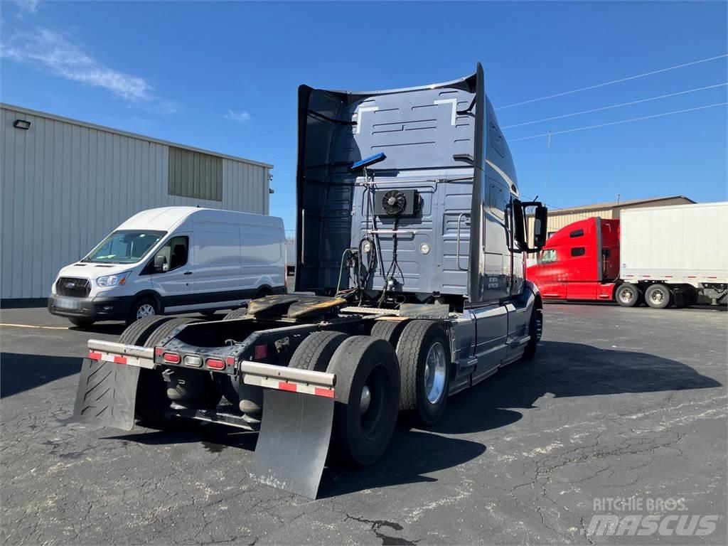 Volvo VNL 760 Trekkers