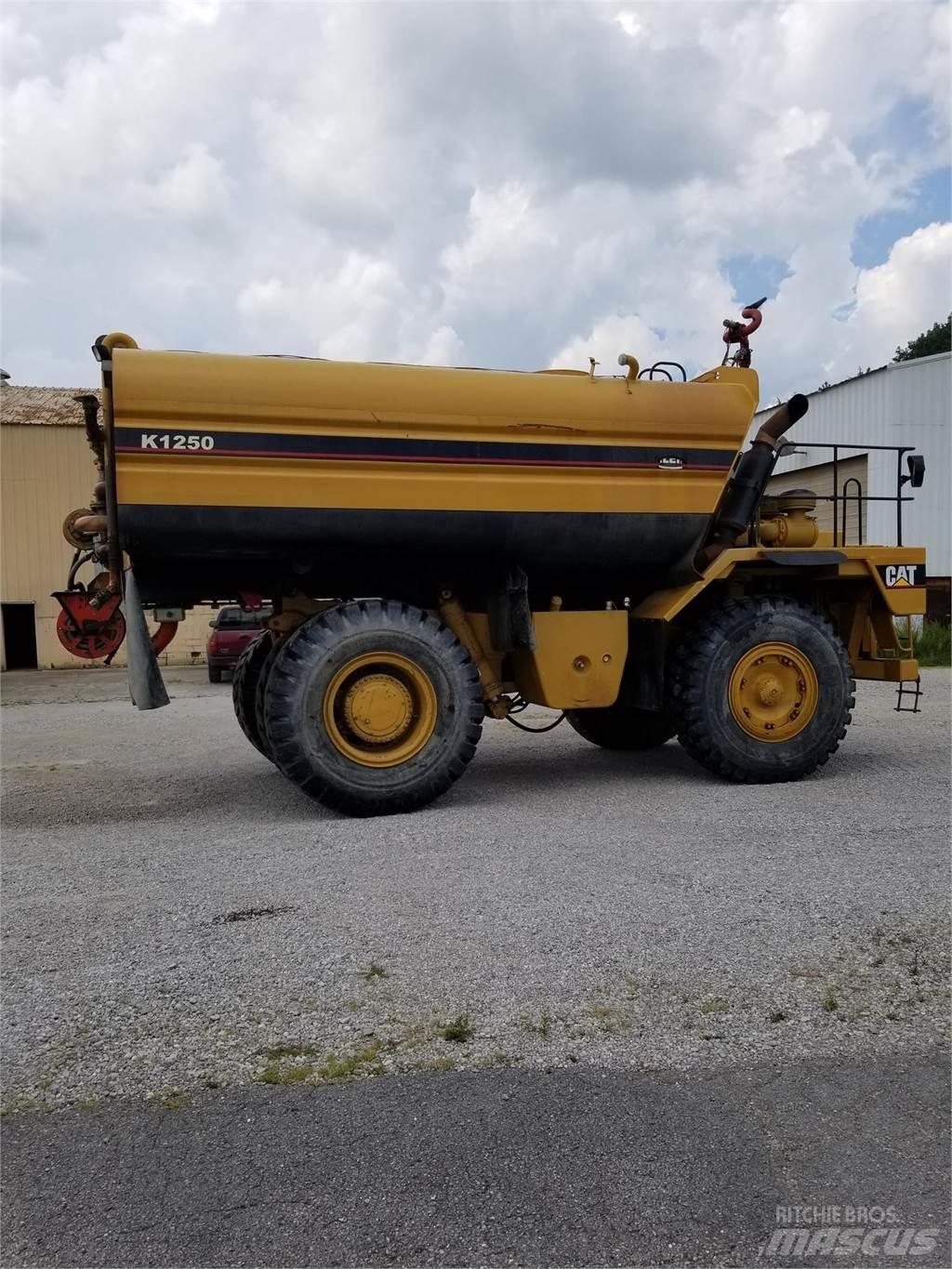 CAT 773B Water tankwagens