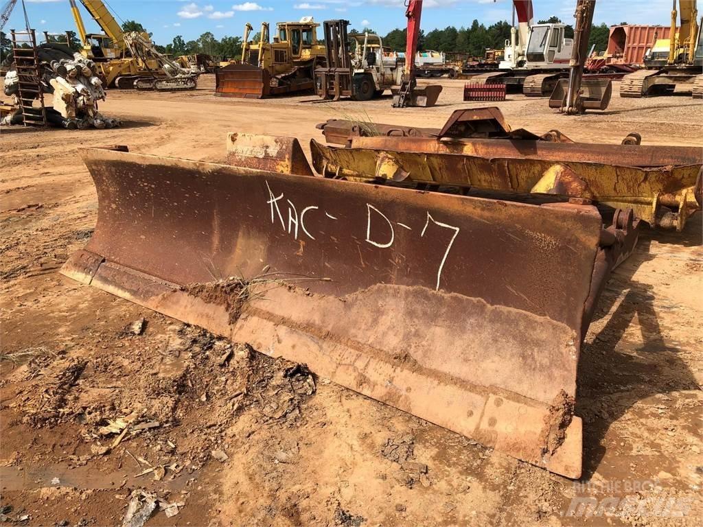 CAT D7 Bladen