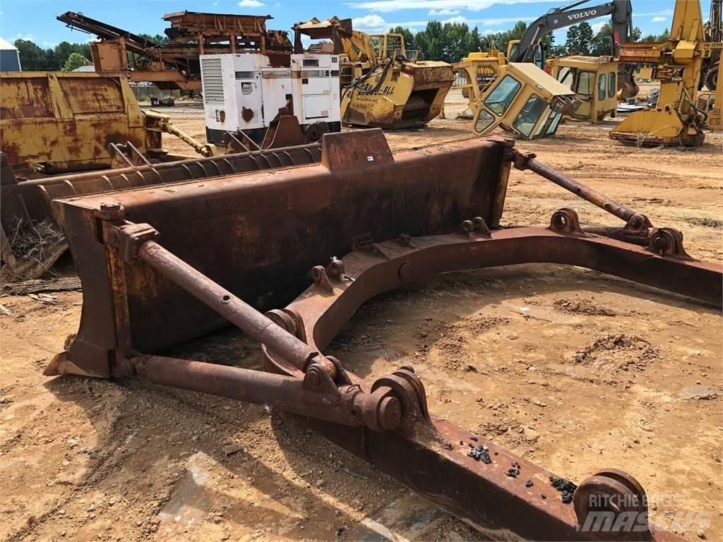 CAT D7 Bladen