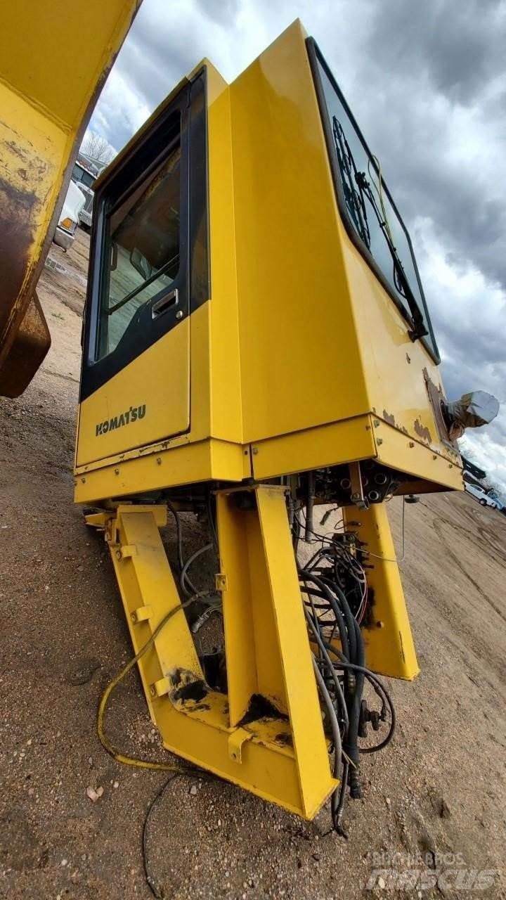 Komatsu WA1200 Cabine en interieur