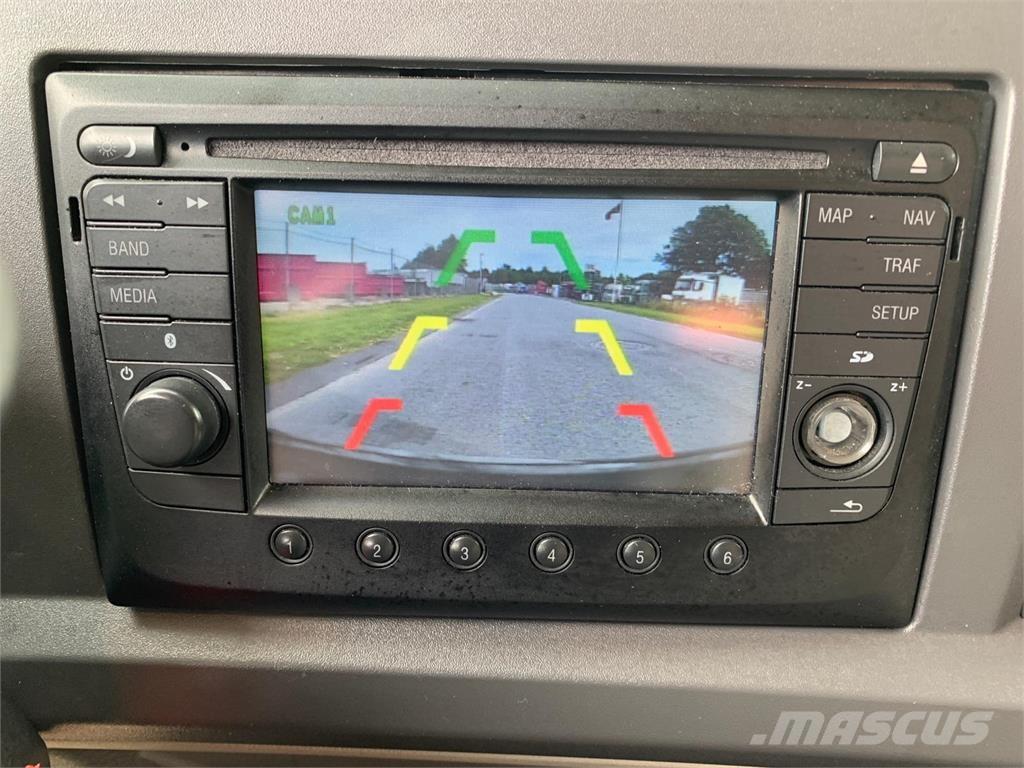 DAF LF210 4x2 FA Vlakke laadvloer met kraan