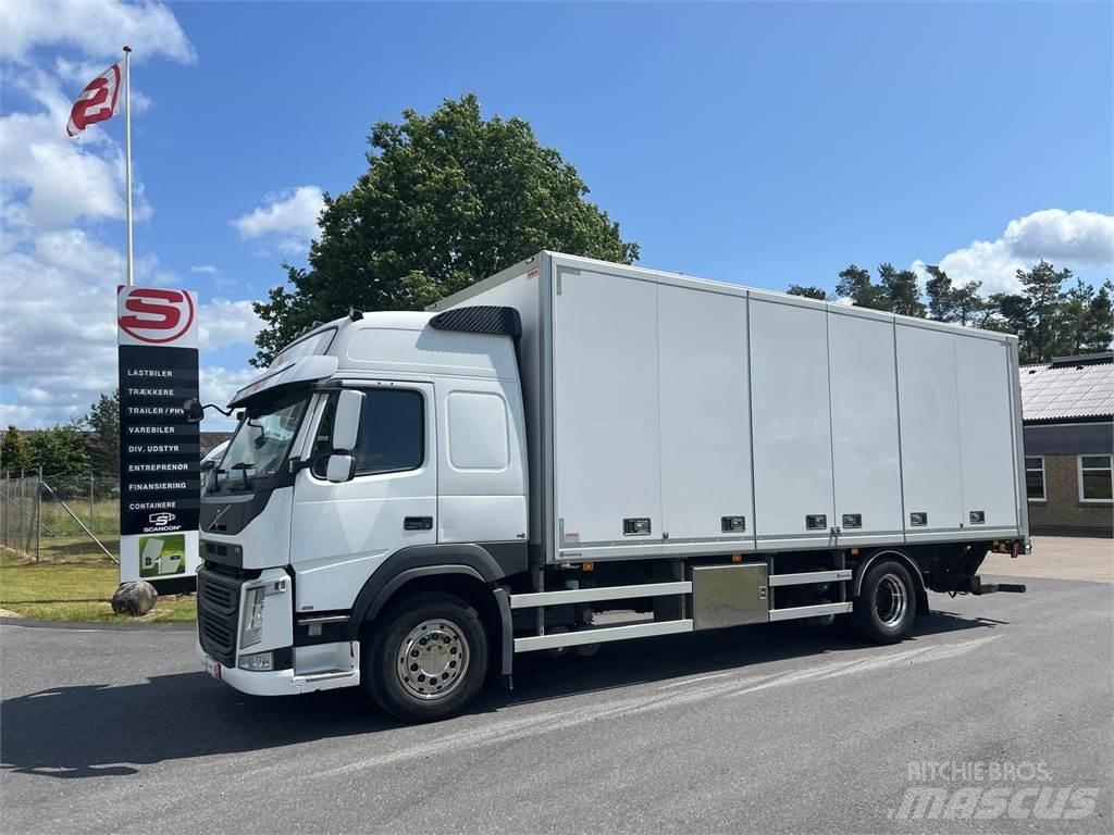 Volvo FM330 Bakwagens met gesloten opbouw
