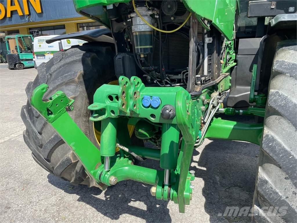 John Deere 6210 R Tractoren
