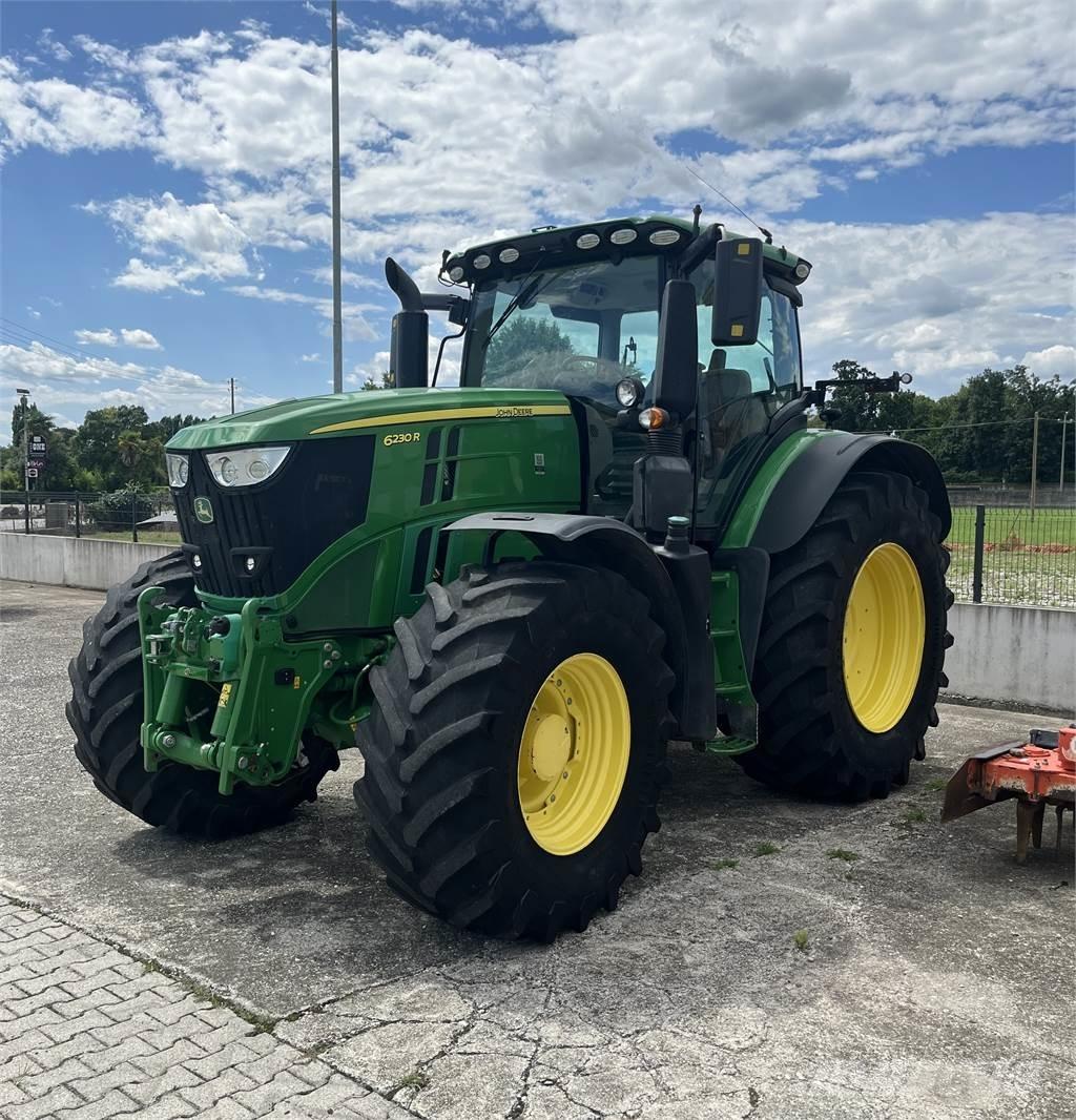 John Deere 6230 R Tractoren