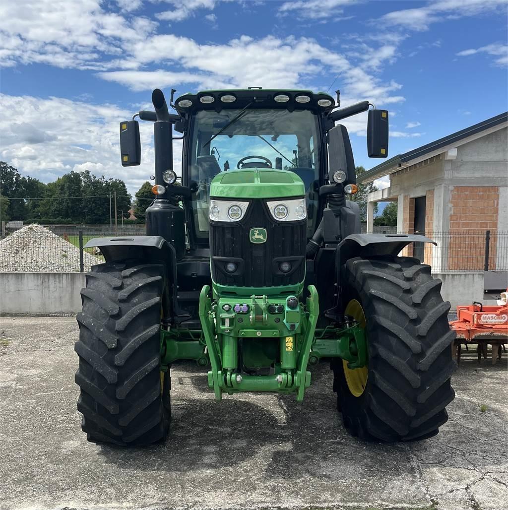John Deere 6230 R Tractoren