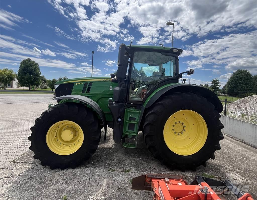 John Deere 6230 R Tractoren