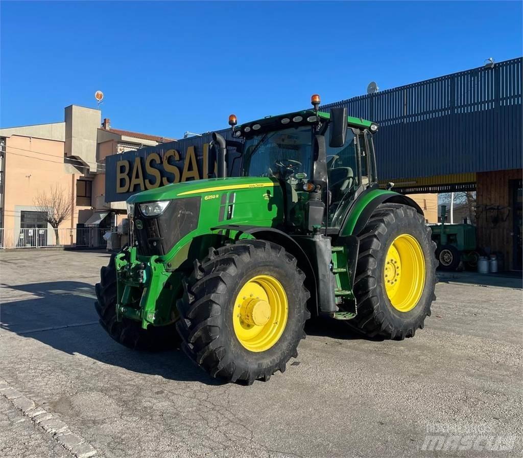 John Deere 6250 R Tractoren