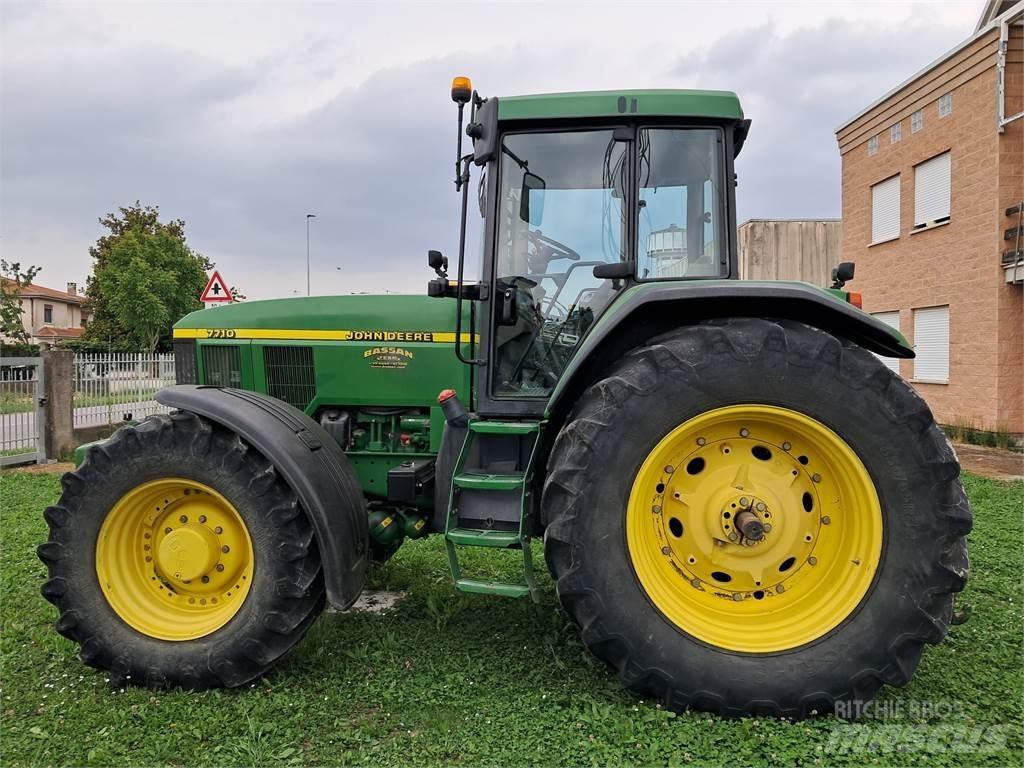 John Deere 7710 Tractoren