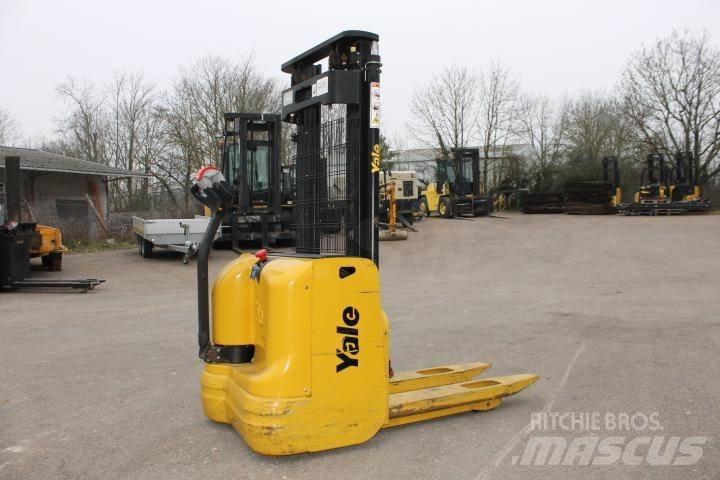 Yale MS10AC Stapelaar meeloop